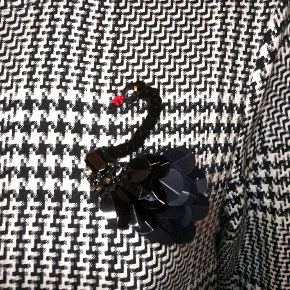 H&M Retro Style Black & White Houndstooth Sequinned Swan Brooch Sheath Dress - Picture 4 of 12